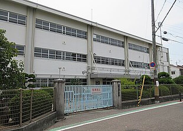 藤井寺市立藤井寺南小学校(約640m)