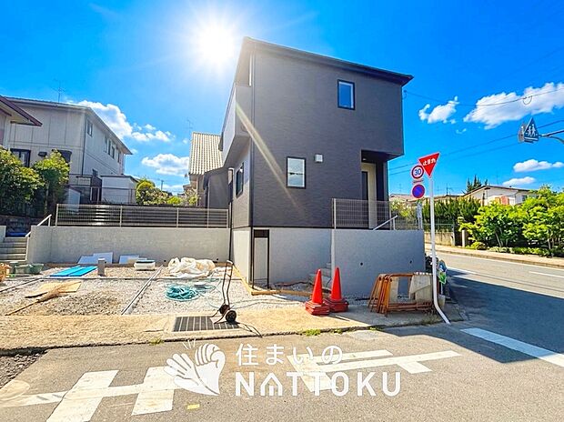 【現地写真(外観)】耐震等級最高「3」取得で基準の1.5倍の性能・耐震強度で安心できます。