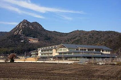 東近江市立箕作小学校 1300ｍ(徒歩17分)