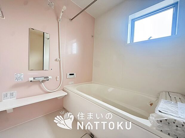 【現地写真（浴室）】浴室暖房乾燥機付き。１坪タイプで広々です。