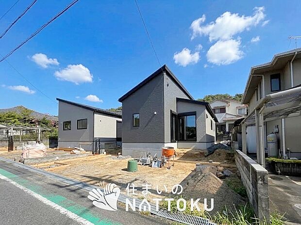 【現地写真(外観)【1号地】】雨で汚れを落とし、耐久性・耐候性に優れた外壁を使用しています。