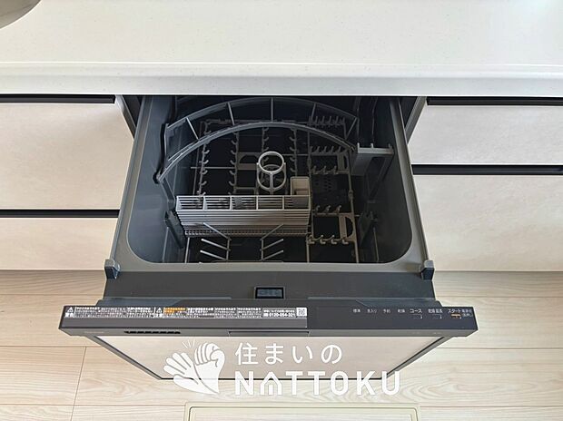 【浴室換気乾燥暖房機】予備暖房や衣類の乾燥に使用できる乾燥機を設置。
雨の日の洗濯物や、部屋干しの衣類等の乾燥に活躍します。
