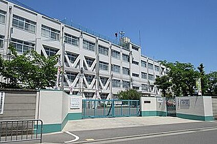 高槻市立桜台小学校 530ｍ(徒歩7分)