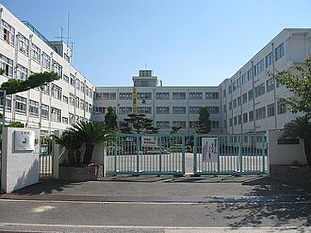 高槻市立第十中学校(約1,100m)