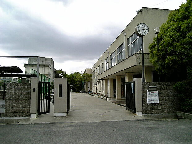 八尾市立大正中学校(約1,700m)