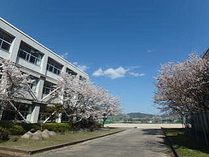 亀岡市立南桑中学校 3300ｍ(徒歩42分)
