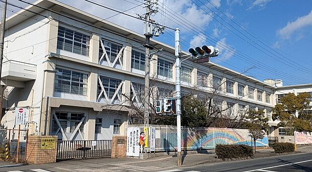 大山崎町立大山崎小学校(約800m)
