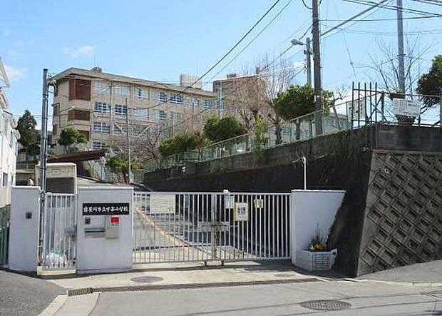 寝屋川市立宇谷小学校(約1,400m)