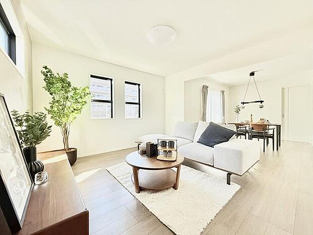 【モデルハウス1号棟 LDK】
LDKは18.0~20.0帖と広々した空間になります。この広さはマンションでは叶わない、戸建て住まいならではの魅力です。