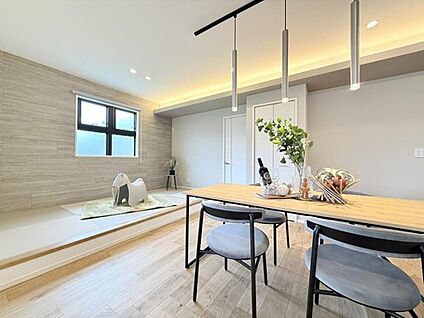 【現地モデルハウス5号棟　リビング】