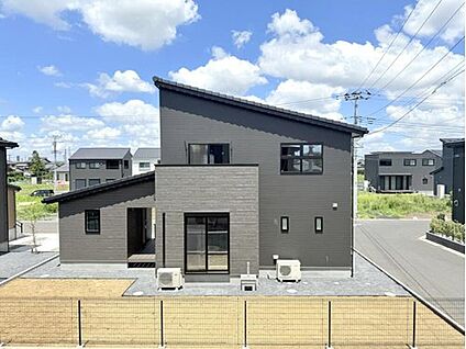 【現地モデルハウス14　外観】