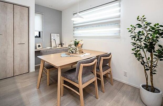 【【モデルハウス ダイニング】】自然な採光がたくさん入るよう、窓など開口部をたくさん設けて、陽を活かしたプランが出来上がりました!
※2025年4月撮影