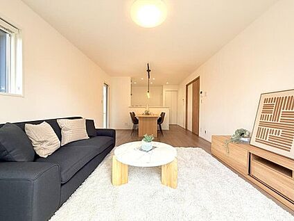 【現地モデルハウス14号棟　LDK】