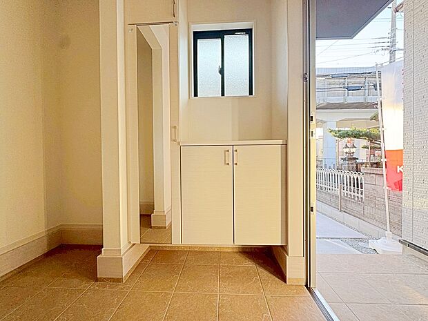 【玄関】■靴や傘、ベビーカーまで!玄関に収納があるだけで暮らしはぐっと快適になります。(撮影日:2025-11-23)