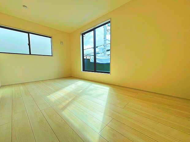 【洋室】■木目のフローリングで温かみを感じながらゆっくり過ごしていただける洋室です!(撮影日:2026.3.19)