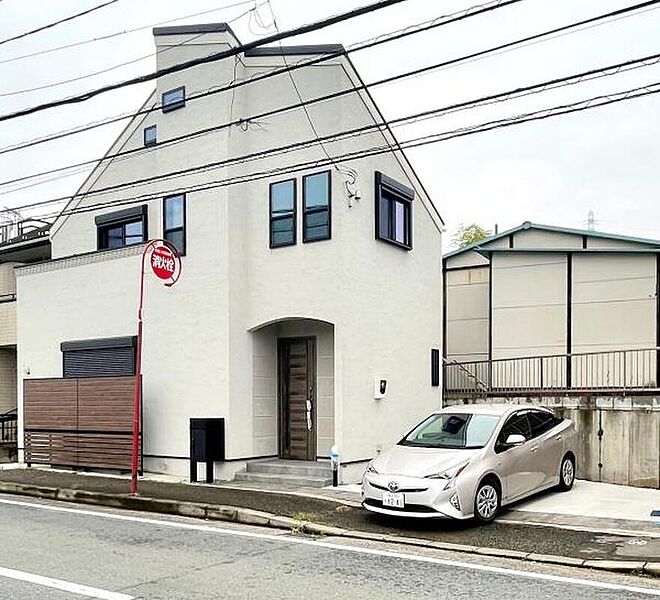 広々とした前面道路！
駐車も楽に行えます。