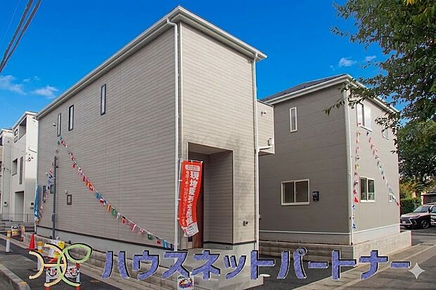 【玄関】上質感漂う玄関へのアプローチ。居住者の帰り、訪れる方を優しく迎える・安らぎに満ちた生活空間を予感させる。健やかな暮らしを楽しめそう。