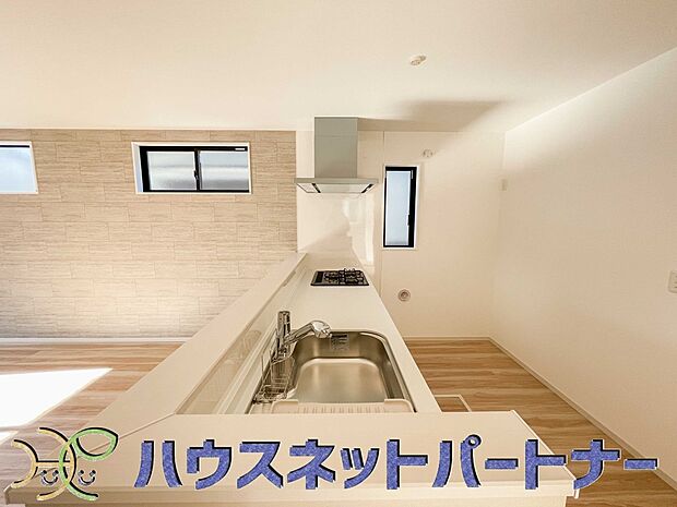 お料理できたらカウンターから手渡しができます。家族で会話をしながらお料理を楽しく。