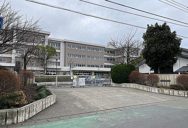 南流山中学校(約600m・徒歩8分)