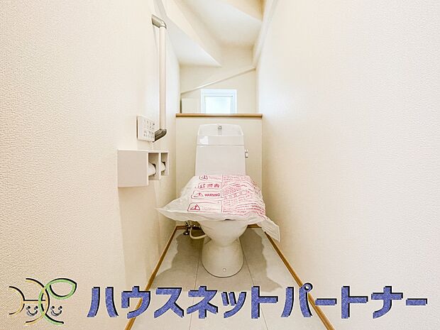 【トイレ】快適な生活を送るための必須アイテムとなった洗浄機能付トイレ。おしり洗浄、ビデ洗浄、暖房便座の3つの機能を標準装備しています。