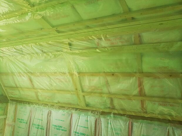 【省エネ仕様】天井と壁にグラスウールを装備、外気の気温変化を軽減し、エアコン効率の高い快適な住空間に保ちます。