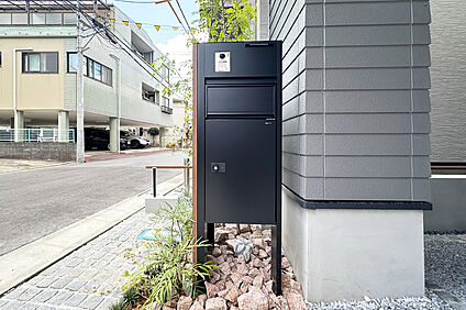 【宅配ボックス付機能門柱】