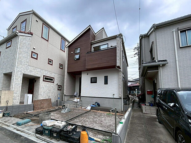 【現地外観】 南面にリビングやバルコニーを設計!暖かな日差しが差し込みます