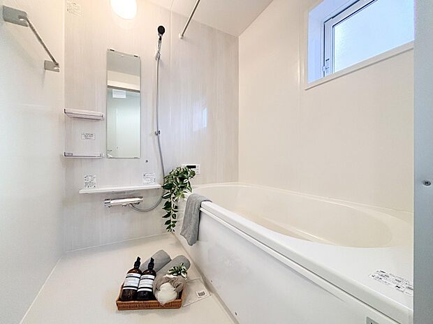 【【2号棟/浴室】】暖房換気乾燥機付きで冬は暖かく、悪天候時は部屋干しも可能です。