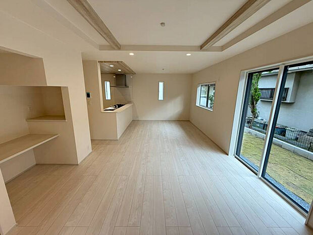 LDK 20.5帖の広々LDK◎一家団欒を大切にしたいファミリーにぴったりの広さで、お気に入りの家具を配置して理想の空間を作ってみて下さい♪