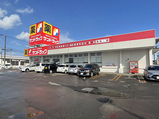 【サンドラッグ伏古6条店】約700m　徒歩10分