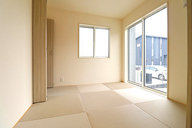 【【2号棟和室】】お手入れも簡単でオシャレな縁なし畳を採用しております♪