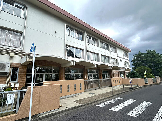 郡山市立富田中学校(約1,325m)