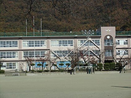 羽黒小学校 476m