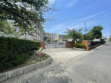 丹陽西小学校 590m
