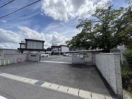 二村台小学校 388m