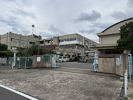 宇治市立西大久保小学校 332m