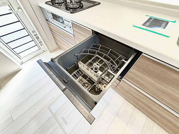 【食洗器】食洗器標準装備。家事の手間を軽減！