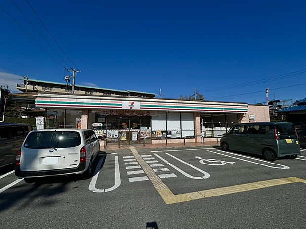 セブンイレブン生駒北田原町店(約1,300m)