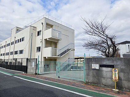 市立高鷲小学校 850m