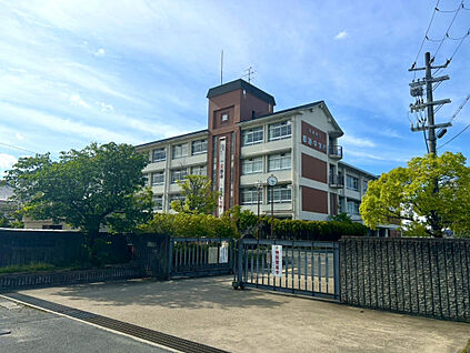 市立都跡中学校 600m