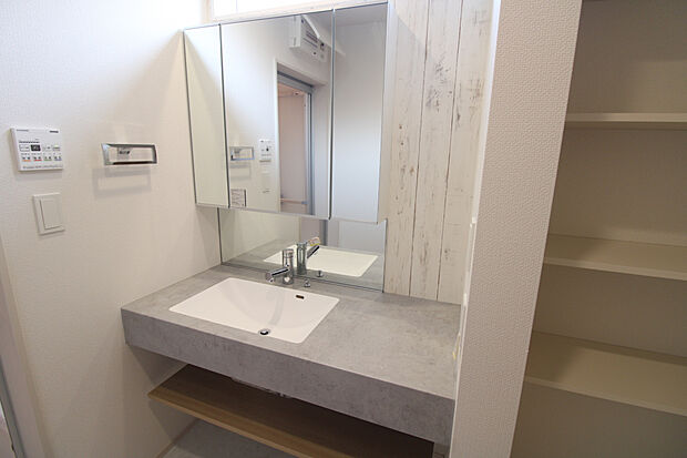 【洗面所】洗練されたデザイン+フルフラットでお手入れ簡単です!