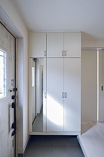 1号棟:玄関収納　