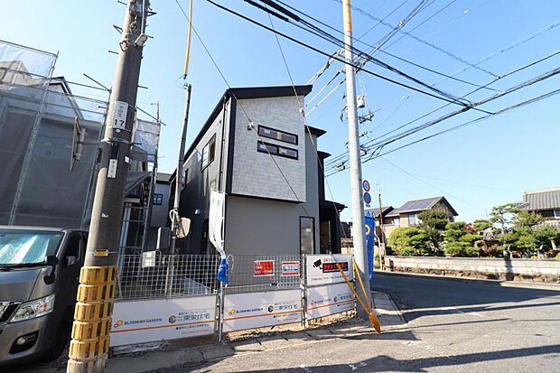 (2)号棟外観 税制面での優遇が受けられる、長期優良住宅仕様。暮らしをサポートする機能的な設備を多数備えた、永く安心して暮らし続けられる住まいです。