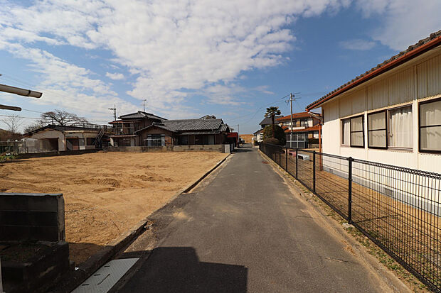 【【現地写真】太陽光パネル搭載物件】耐震性や永く住み続けられるこだわりの構造で、快適な暮らしを実現できます。