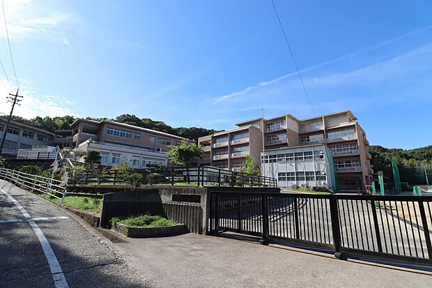 倉敷市立多津美中学校（約2,800m）