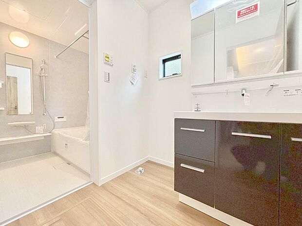 広々とゆとりのあるランドリースペース。