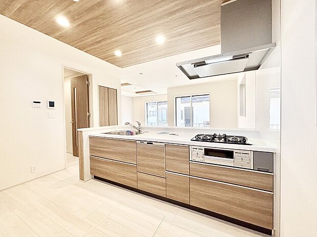 料理をしながらご家族との会話を楽しめる対面カウンターキッチン