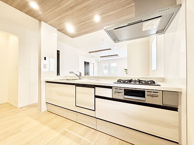 料理をしながらご家族との会話を楽しめる対面カウンターキッチン