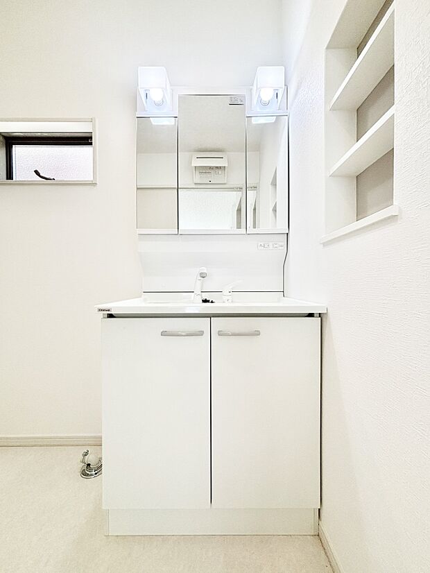 収納力と機能性に優れた洗面化粧台