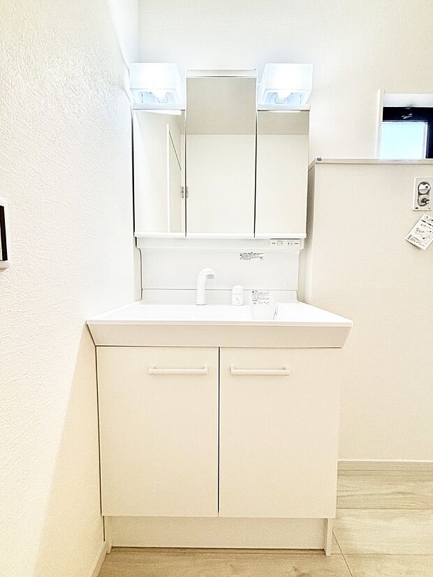 収納力と機能性に優れた洗面化粧台